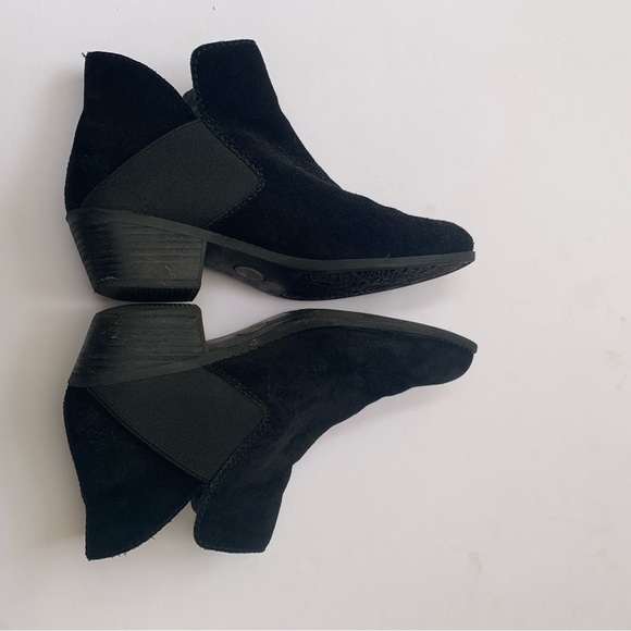Me Too Black Suede Booties size 8 - Picture 4 of 8